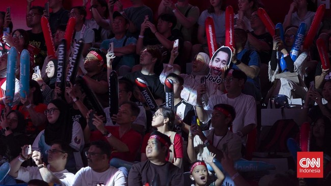 Tunggal putra Kanada, Victor Lai, berhasil meraih gelar juara Indonesia Open 2026 setelah mengalahkan wakil tuan rumah, Jonatan Christie, pada partai final yang berlangsung di Istora Senayan, Jakarta, Minggu (7/6). Victor tampil dominan dan menang du