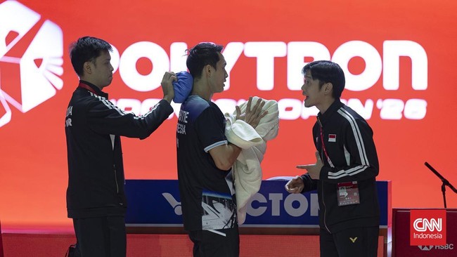 Tunggal putra Kanada, Victor Lai, berhasil meraih gelar juara Indonesia Open 2026 setelah mengalahkan wakil tuan rumah, Jonatan Christie, pada partai final yang berlangsung di Istora Senayan, Jakarta, Minggu (7/6). Victor tampil dominan dan menang du