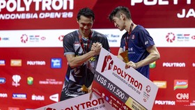 Tunggal putra Kanada, Victor Lai, berhasil meraih gelar juara Indonesia Open 2026 setelah mengalahkan wakil tuan rumah, Jonatan Christie, pada partai final yang berlangsung di Istora Senayan, Jakarta, Minggu (7/6). Victor tampil dominan dan menang du