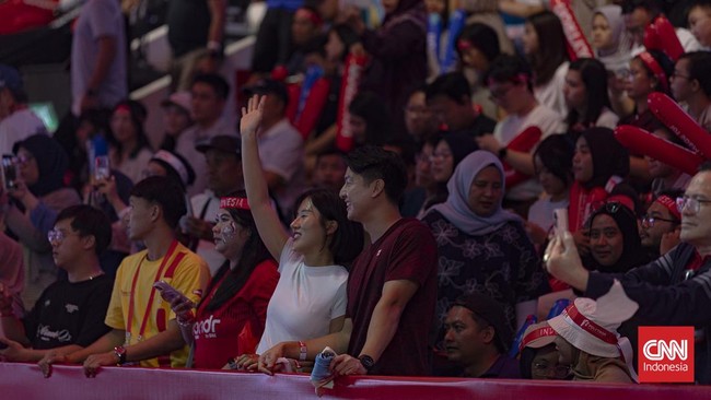 Tunggal putra Kanada, Victor Lai, berhasil meraih gelar juara Indonesia Open 2026 setelah mengalahkan wakil tuan rumah, Jonatan Christie, pada partai final yang berlangsung di Istora Senayan, Jakarta, Minggu (7/6). Victor tampil dominan dan menang du