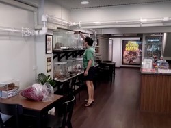 Video: Kafe di Thailand Ini Ramai Dikunjungi gegara Banyak Semut