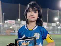 Potret Khadeejah Putri Oki Setiana Dewi Jadi Player of The Year Sekolah Bola di Mesir