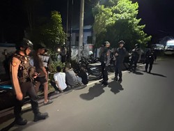 8 Remaja Hendak Tawuran Dipicu Dendam di Bone Ditangkap, Parang-Busur Disita