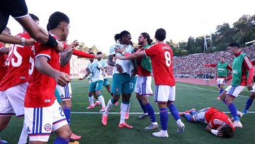 Update Eksklusif Olahraga CNN : FOTO: Rafael Leao Pukul Lawan Saat Portugal Menang