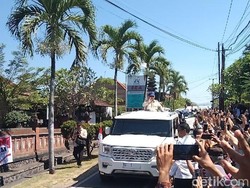Ibu-ibu di Tabanan Minta Prabowo Turunkan Harga Sembako