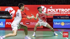 Raymond Indra/Nikolaus Joaquin saat memenangkan laga semifinal Indonesia Open 2026. (CNN Indonesia/Adi Ibrahim)