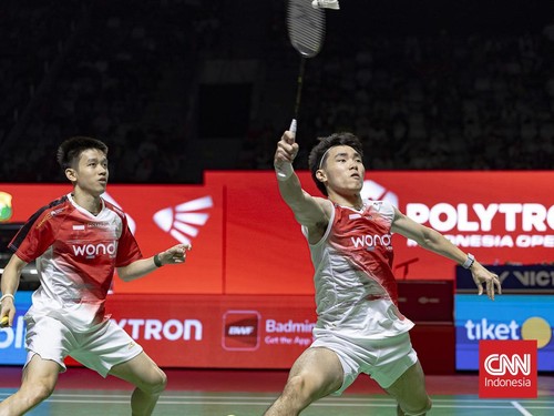 Ganda putra Indonesia Raymond Indra/Nikolaus Joaquin berhasil melangkah ke final Indonesia Open 2026 setelah mengalahkan rekan senegaranya, Sabar Karyaman Gutama/Mohammad Reza Pahlevi Isfahani, pada laga semifinal yang berlangsung di Istora Gelora Bu