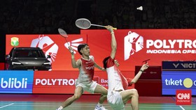 Ganda putra Indonesia Raymond Indra/Nikolaus Joaquin berhasil melangkah ke final Indonesia Open 2026 setelah mengalahkan rekan senegaranya, Sabar Karyaman Gutama/Mohammad Reza Pahlevi Isfahani, pada laga semifinal yang berlangsung di Istora Gelora Bu