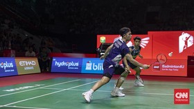 Ganda putra Indonesia Raymond Indra/Nikolaus Joaquin berhasil melangkah ke final Indonesia Open 2026 setelah mengalahkan rekan senegaranya, Sabar Karyaman Gutama/Mohammad Reza Pahlevi Isfahani, pada laga semifinal yang berlangsung di Istora Gelora Bu