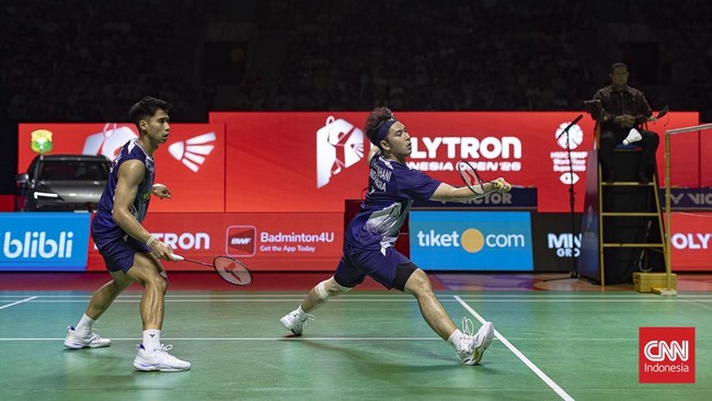 Sabar Karyaman/M. Reza Pahlevi saat bermain di semifinal Indonesia Open 2026. (CNN Indonesia/Adi Ibrahim)