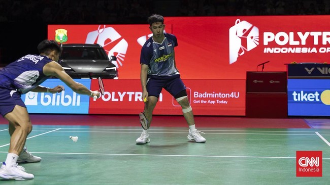 Sabar Karyaman/M. Reza Pahlevi saat bermain di semifinal Indonesia Open 2026. (CNN Indonesia/Adi Ibrahim)
