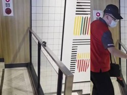 Tangkap Tikus dengan Tangan Kosong, Aksi Pegawai McD Ini Viral