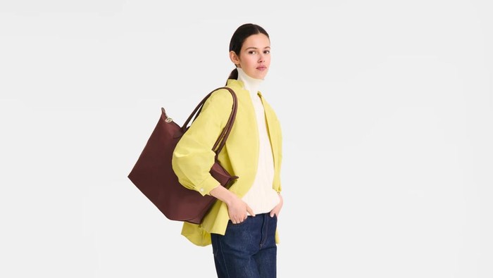 5 Tas Affordable Luxury yang Cocok Jadi Tas Cemplang-Cemplung Sehari-hari