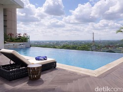 Surabaya Kini Punya Beach Club Tertinggi di Indonesia, Ada di Hotel Mewah Baru Ini