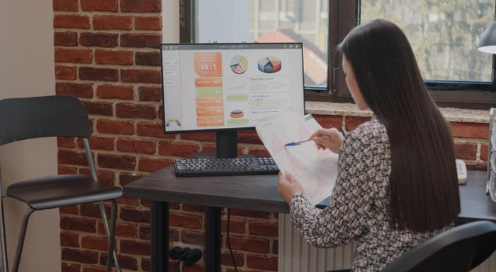 Virgo memiliki kemampuan analisis yang sangat kuat dan detail. Mereka dikenal teliti dalam mengumpulkan serta mengolah informasi./ Foto: magnific.com/DC Studio