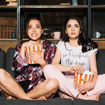 5 Ciri Kepribadian Orang yang Suka Nonton Film Horor