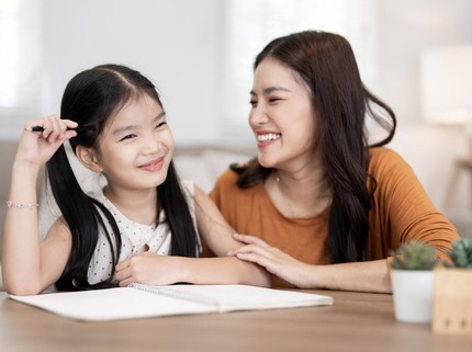 5 Tanda Anak Cerdas yang Sering Disalahartikan sebagai Kenakalan