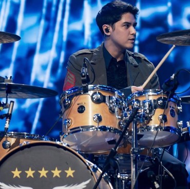 Pesona Al Ghazali Jadi Drumer Dewa 19 Gantikan Tyo Nugros yang Dicekal di Bandara