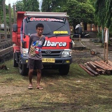 Pilih Jadi Kuli Bangunan, Anak Wali Kota Tidore Tak Mau Gunakan Privilege Ayah Pejabat
