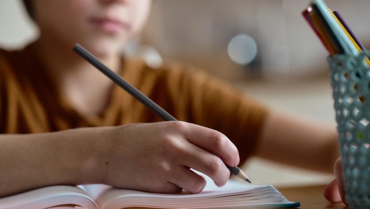 Anaknya Masuk Daftar Siswa Paling Cerdas di Dunia&comma; Bunda Ini Ungkap Cara Unik dalam Mengasuh