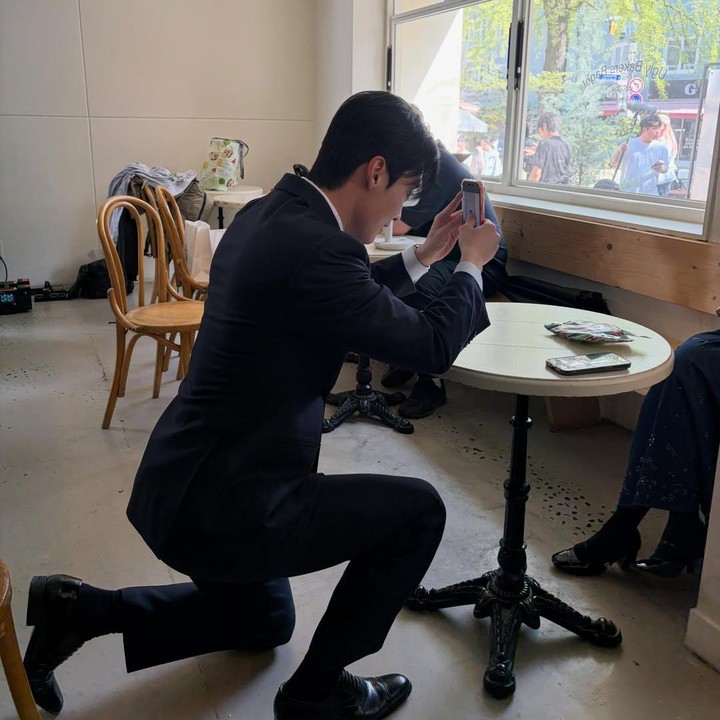 <p>Tak hanya menampilkan akting yang memukau, Lim Ji Yeon dan Heo Nam Jun juga memperlihatkan keakraban keduanya di balik layar. (Foto: Instagram @limjjy2 @namjun0609)</p>