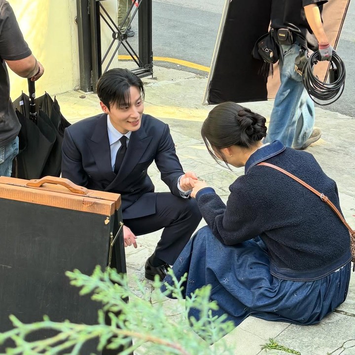 <p>Misalnya saja saat keduanya berlatih adegan kencan. Heo Nam Jun dan Lim Ji Yeon tampak tersenyum semringah. (Foto: Instagram @limjjy2 @namjun0609)</p>
