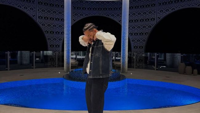 Lirik Lagu 2 Hard 4 The Radio - Drake