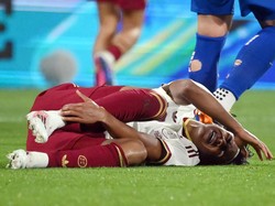Spain's forward #19 Lamine Yamal reacts during the international friendly football match between Spain and Serbia at La Ceramica Stadium in Vila-real on March 27, 2026. (Photo by JOSE JORDAN / AFP)