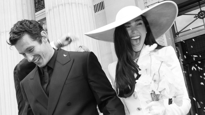 Gaun Pengantin Dua Lipa Makin Sensasional di Pesta Pernikahan di Italia
