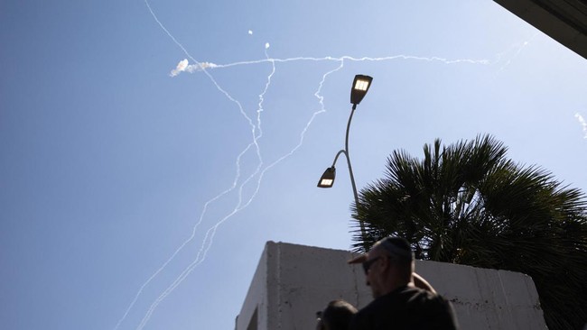 Update Iran-Israel Saling Bombardir, Trump Ancam Netanyahu