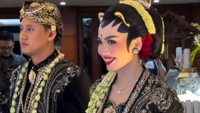 Karnisya Rahma Putri Teddy Syach Dan Alm Rina Gunawan Menikah, Ini Potretnya