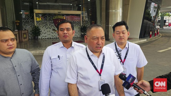 Kuasa Hukum Wakil Kepala BGN Sony Sanjaya, Krisna Murti mendatangi Kejaksaan Agung, Senin (8/6).