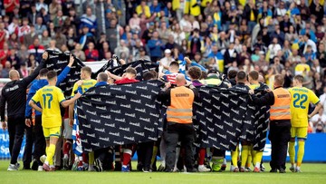 FOTO: Detik-detik Eriksen Kolaps, Laga Denmark vs Ukraina Di