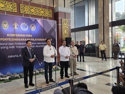 Prihatin Kasus Dugaan Pemerasan Izin WNA, Yusril Minta Jajaran Benahi Sistem