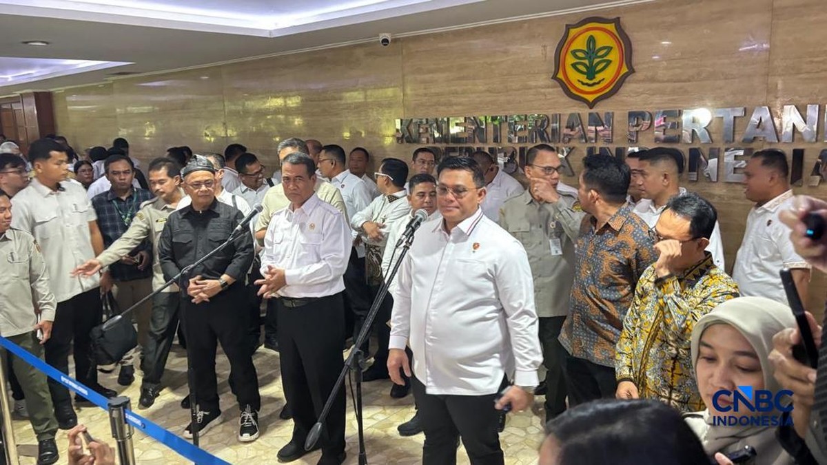 Mentan Amran Heran Harga Sawit Malah Anjlok Saat Dolar Tembus Rp18.000
