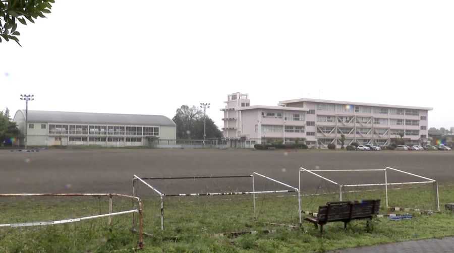 Pemerintah Kota Utsunomiya, Jepang, menangguhkan aktivitas di seluruh 94 sekolah dasar dan menengah pada Senin (8/6/2026) setelah kemunculan seekor beruang di area permukiman. (Tangkapan Layar Video Reuters/)