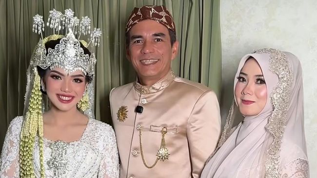 Didampingi Ibu Sambung, Potret Pernikahan Karnisya Anak Teddy Syach dan Alm Rina Gunawan