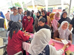 Hari Bhayangkara Ke-80, Polres OKU Gelar Bakti Kesehatan dan Beri Sembako