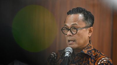 Chief Operating Officer (COO) Danantara yang juga Kepala BP BUMN Dony Oskaria memberikan keterangan pers usai rapat koordinasi (rakor) terkait kebijakan baru tata kelola ekspor sumber daya alam (SDA) 