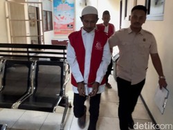 Modus Pria Mojokerto Rekam 2 Wanita di Toilet Masjid, Pasang HP Lalu Zikir