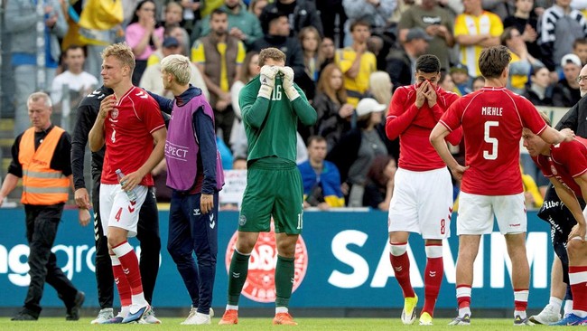 Laga Denmark vs Ukraina Dibatalkan Usai Eriksen Kolaps Lagi