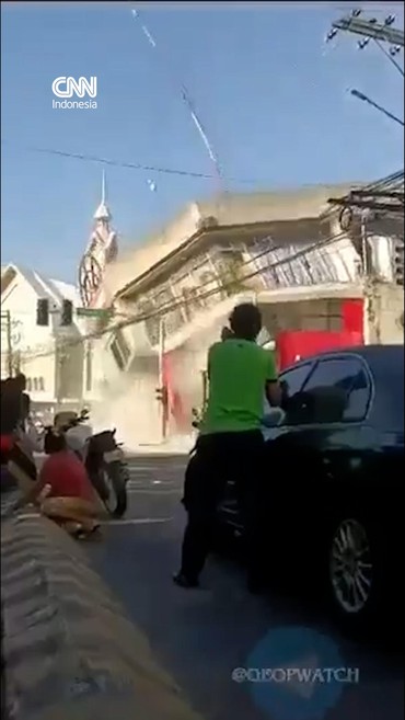 Gempa dengan kekuatan magnitudo 7,8 mengguncang Filipina bagian selatan pada Senin (8/6).