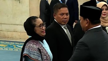 Tangis Haru Nanik saat Dilantik Prabowo Jadi Kepala BGN