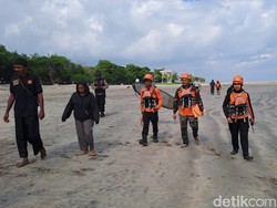 Dua Bocah Terseret Arus Saat Main Bola di Pantai Kuta, Pencarian Berlanjut