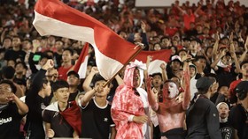 Suporter memberikan dukungan saat laga Timnas Indonesia U-19 melawan Vietnam U-19 dalam Piala AFF U-19 2026 di Stadion Utama Sumatera Utara, Kabupaten Deli Serdang, Minggu (7/6/2026). Indonesia berhasil mengalahkan Vietnam dengan skor 2-1 ANTARA FOTO