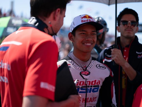 Pembalap Indonesia Veda Ega Pratama finis ke-16 di Moto3 Hungaria 2026 usai menjalani long lap penalty di Sirkuit Balaton Park, Minggu (7/6). (Dok. Honda Team Asia)