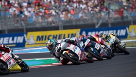 Pembalap Indonesia Veda Ega Pratama finis ke-16 di Moto3 Hungaria 2026 usai menjalani long lap penalty di Sirkuit Balaton Park, Minggu (7/6). (Dok. Honda Team Asia)