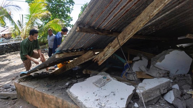 Gempa Filipina M7,7 Terasa Sampai RI, Rumah Hancur-Warga Berhamburan