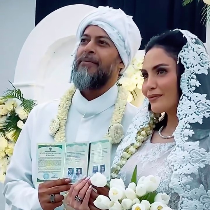 <p>Dilansir <em>detikcom</em>, Alex dan Nadya diketahui kenal 16 tahun lalu sebagai teman. Alex dan Nadya lalu bertemu kembali di suatu momen. Keduanya pun memutuskan untuk menjalin hubungan serius hingga menikah. (Foto: Instagram @baimguitar)</p>