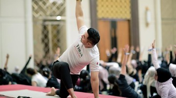 Pesona Beda Anjasmara Banting Setir Jadi Instruktur Yoga Ajarkan Gerakan Lembut